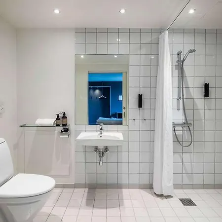 Airport Hotel *
