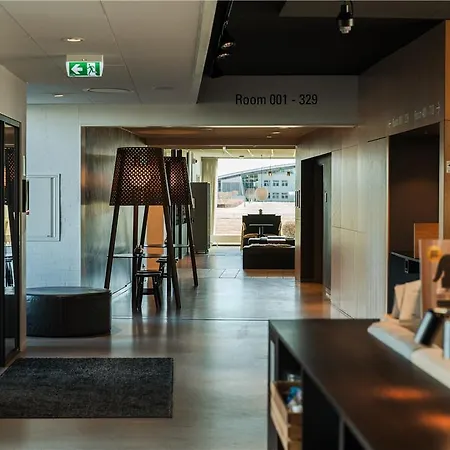 Airport Hotell *