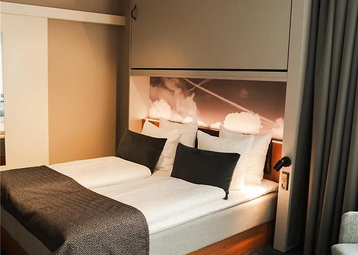 Airport Hotel *