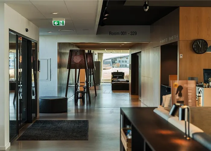 Airport Hotel *